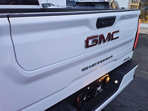 Used 2025 GMC Sierra 2500 AT4 image 24