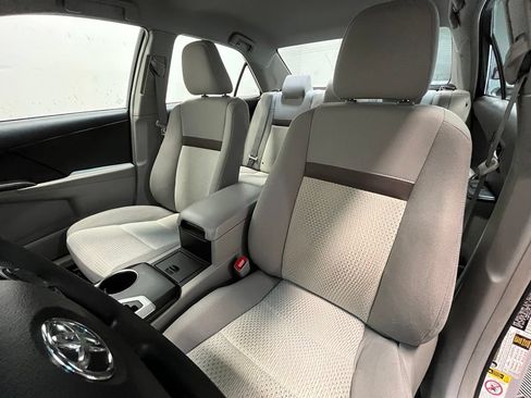 Used 2014 Toyota Camry LE FWD image 11
