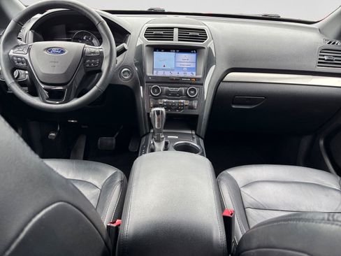 Used 2018 Ford Explorer XLT w/ Equipment Group 202A AWD/4WD image 14