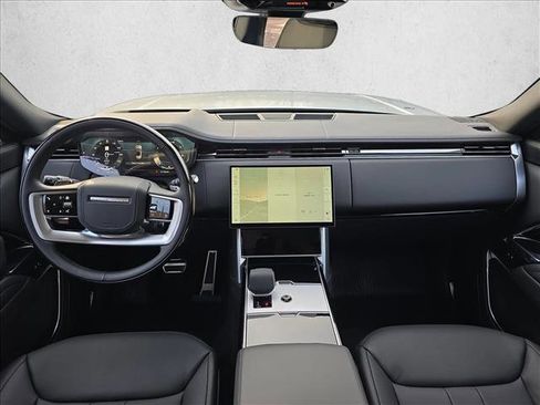 New 2025 Land Rover Range Rover Long Wheelbase SE image 9