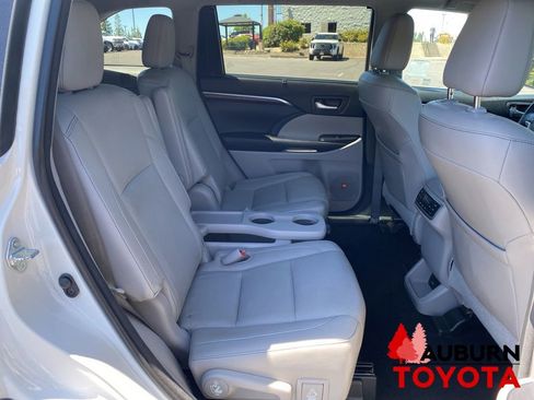 Used 2016 Toyota Highlander Limited Platinum AWD/4WD image 21