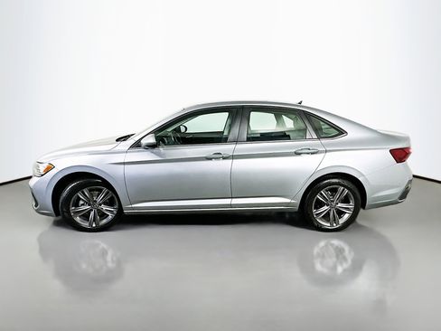 Used 2022 Volkswagen Jetta SE image 4