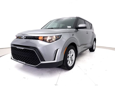 Certified 2025 Kia Soul LX w/ LX Technology Package FWD image 12