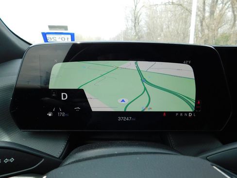 Used 2025 Chevrolet Equinox LT w/ Convenience Package II image 11