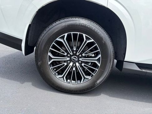 Used 2025 Nissan Armada Platinum w/ Convenience Package RWD image 7