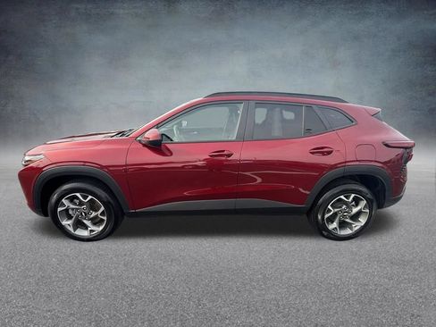 Used 2025 Chevrolet Trax LT FWD image 5