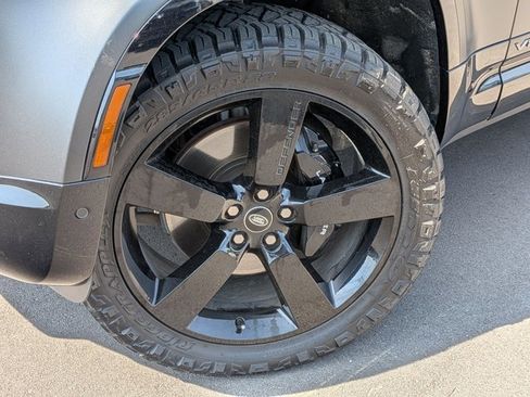 Used 2023 Land Rover Defender 110 V8 AWD/4WD image 10