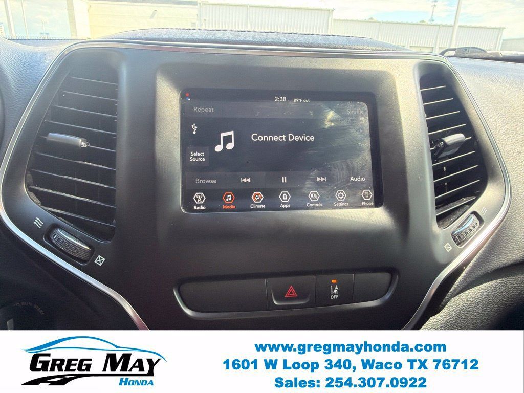 Used 2021 Jeep Cherokee Latitude FWD image 18