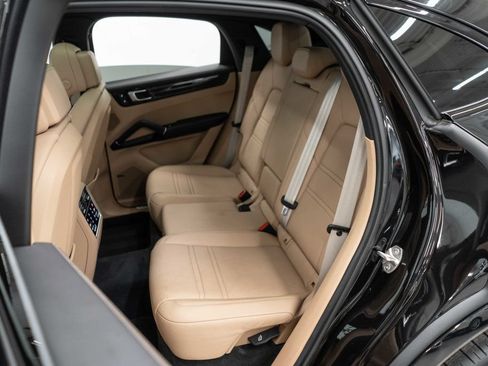 Used 2023 Porsche Cayenne Platinum Edition AWD/4WD image 15