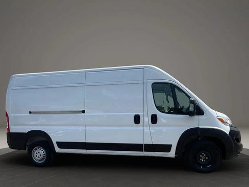 Used 2025 RAM ProMaster 2500 w/ Convenience Group FWD image 4