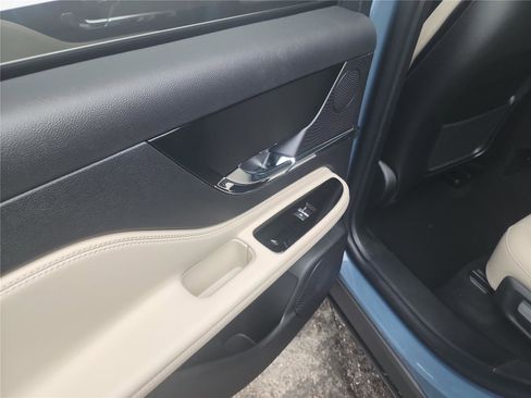 New 2026 Lincoln Corsair Premiere image 16