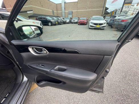 Used 2019 Nissan Sentra SV w/ Special Edition Package image 18