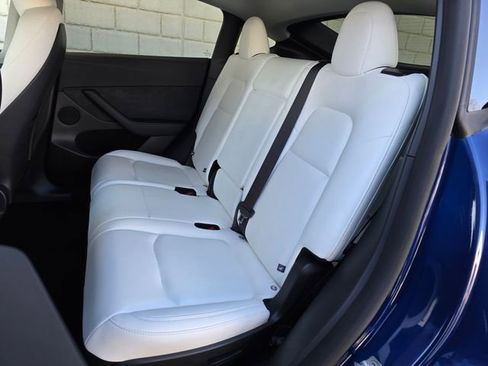 Used 2025 Tesla Model Y Long Range image 35