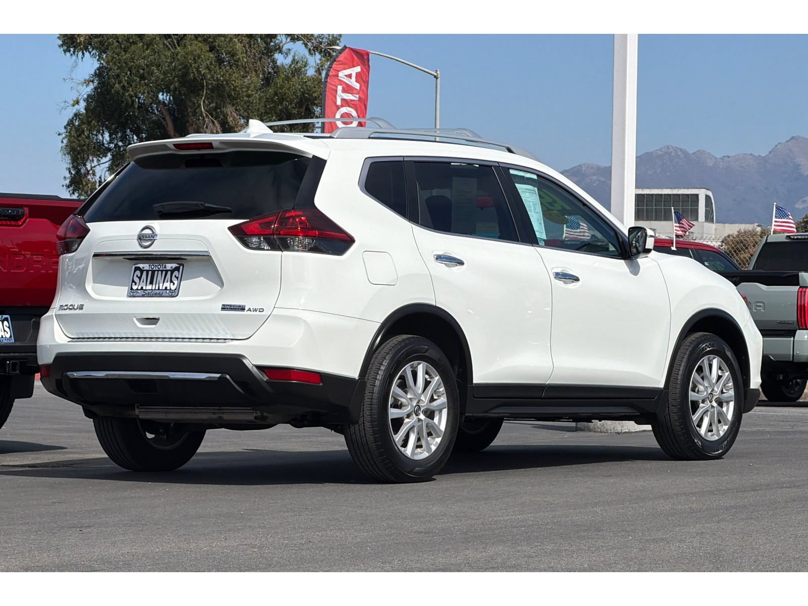 Used 2020 Nissan Rogue S w/ Special Edition Package AWD/4WD image 4