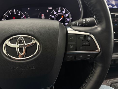 Used 2021 Toyota Highlander Limited AWD/4WD image 32