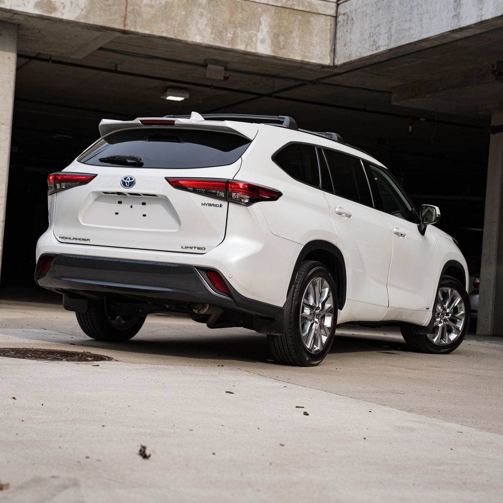 Used 2022 Toyota Highlander Limited AWD/4WD image 6