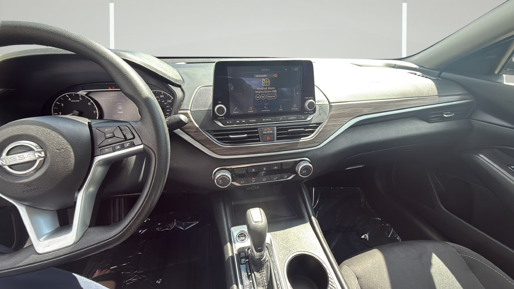 Used 2025 Nissan Altima 2.5 SV FWD image 23