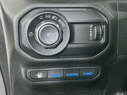 Used 2023 Jeep Wrangler Unlimited Sahara AWD/4WD image 16