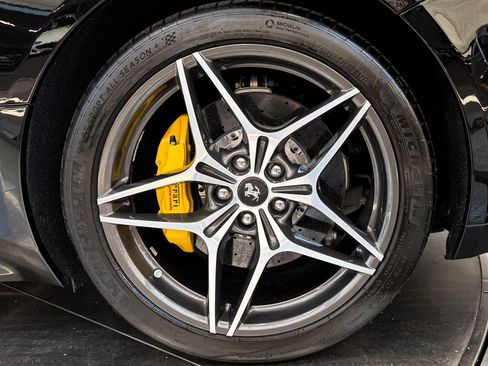 Used 2016 Ferrari California T RWD image 11