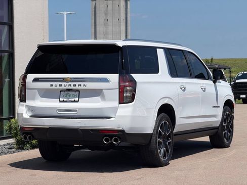 Used 2024 Chevrolet Suburban High Country w/ Premium Package AWD/4WD image 5