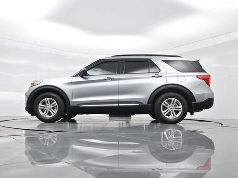 Used 2024 Ford Explorer XLT RWD image 57