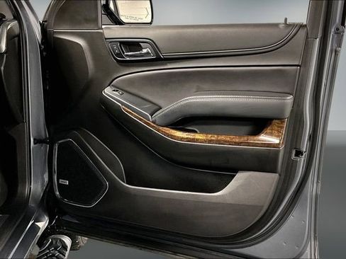 Used 2019 Chevrolet Tahoe LT w/ Luxury Package image 27