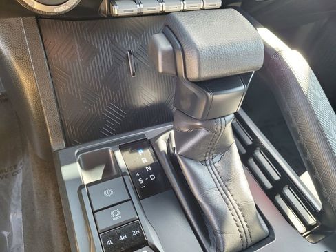 Used 2024 Toyota Tacoma SR5 AWD/4WD image 20
