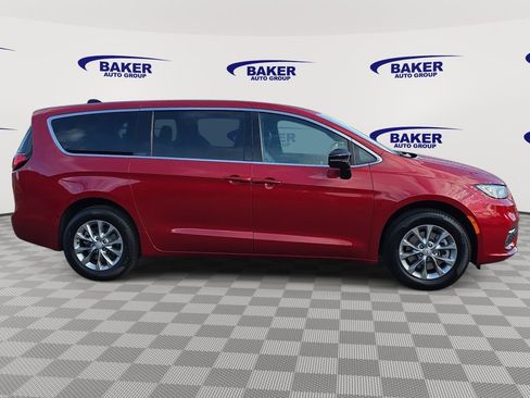 New 2026 Chrysler Pacifica Select image 2