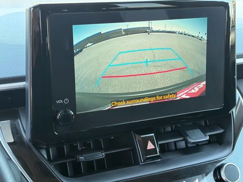 Used 2025 Toyota Corolla Cross LE FWD image 20