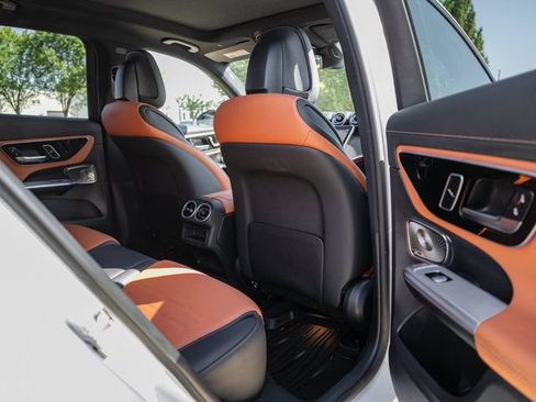 Certified 2023 Mercedes-Benz GLC 300 image 32