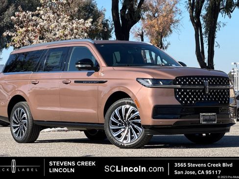 New 2026 Lincoln Navigator L Black Label AWD/4WD image 1