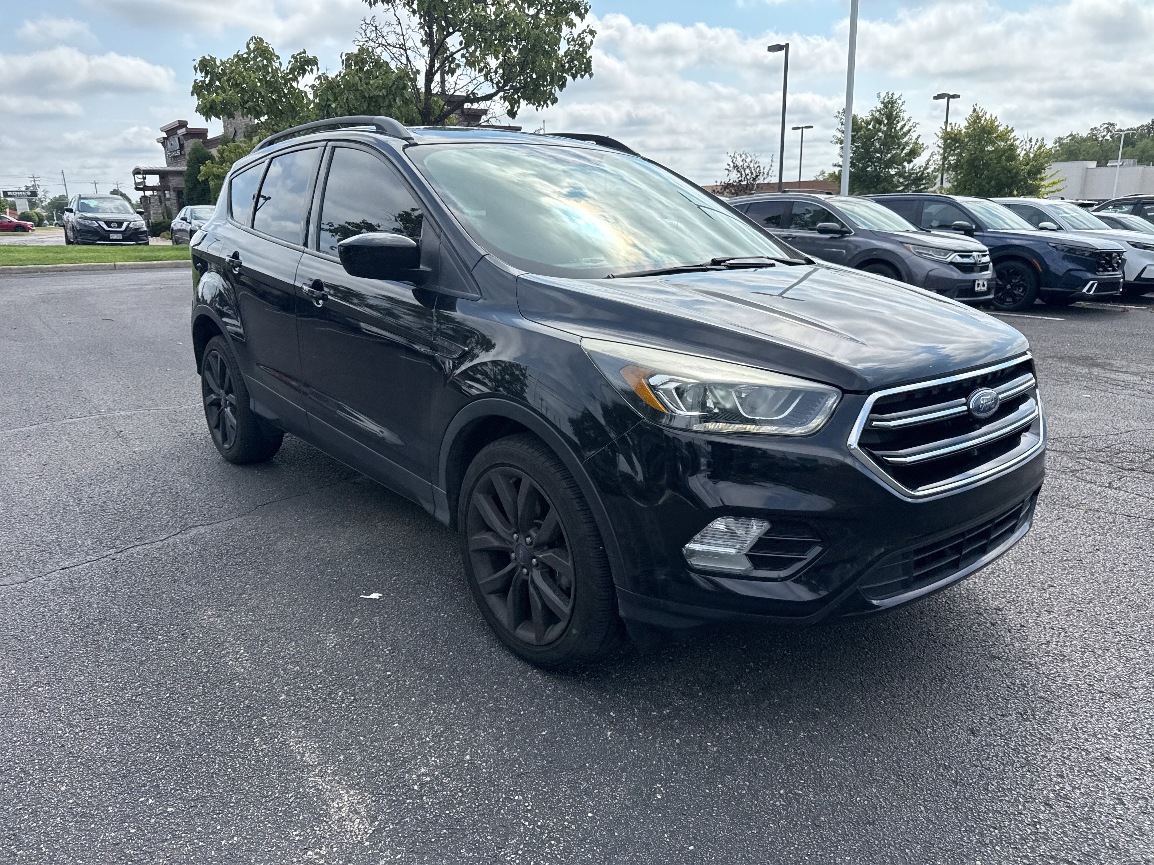 Used 2017 Ford Escape SE w/ SE Sport Appearance Package AWD/4WD image 18