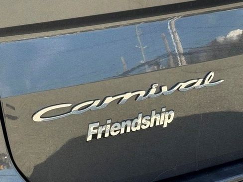 Used 2022 Kia Carnival LX FWD image 12