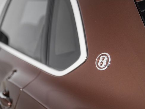 Used 2025 Bentley Bentayga Extended Wheelbase image 14