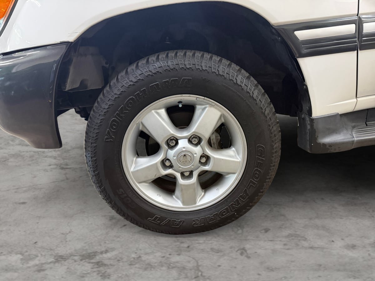 Used 2004 Toyota Land Cruiser AWD/4WD image 9