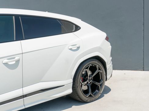 Used 2020 Lamborghini Urus AWD/4WD image 24