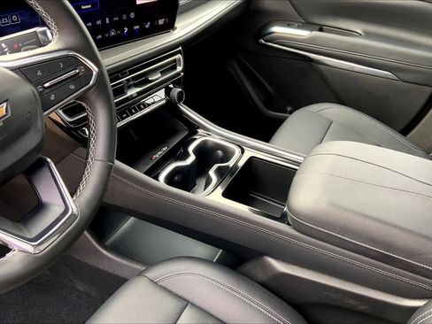 Used 2025 Chevrolet Traverse LT w/ Driver Confidence Package image 16