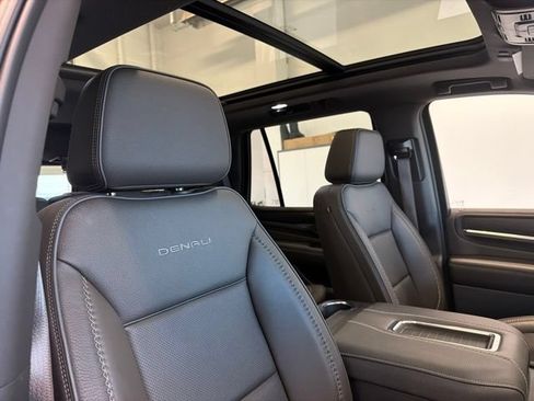 Used 2021 GMC Yukon Denali w/ Denali Premium Package AWD/4WD image 47