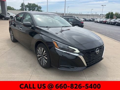 Used 2025 Nissan Altima 2.5 SV FWD image 4