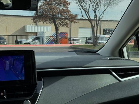 Used 2025 Toyota Corolla LE image 35