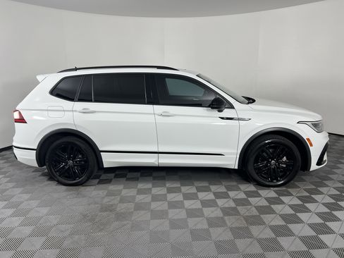 Used 2022 Volkswagen Tiguan SE R-Line AWD/4WD image 13