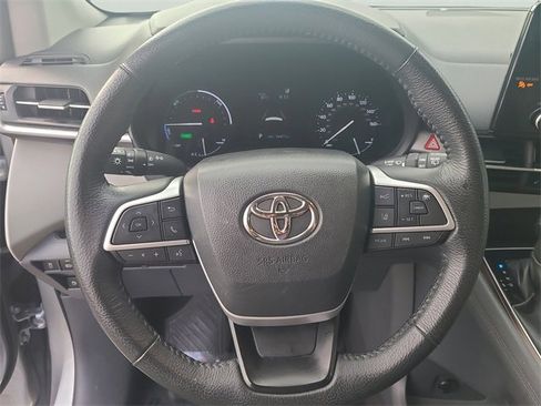 Used 2023 Toyota Sienna XLE image 30