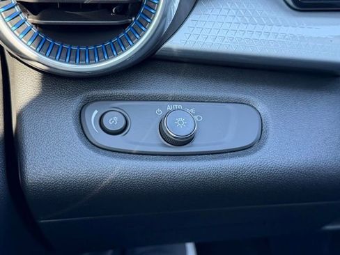 New 2026 Chevrolet Trax LT w/ LT Convenience Package image 17