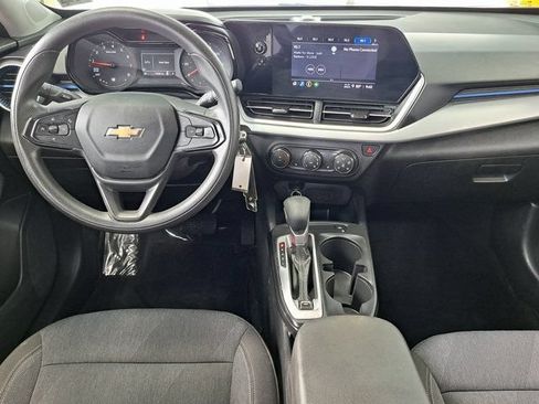Used 2024 Chevrolet Trax LS w/ LS Convenience Package FWD image 24