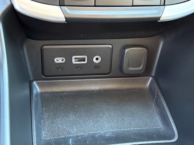 Used 2024 GMC Terrain SLE w/ Driver Convenience Package FWD image 17
