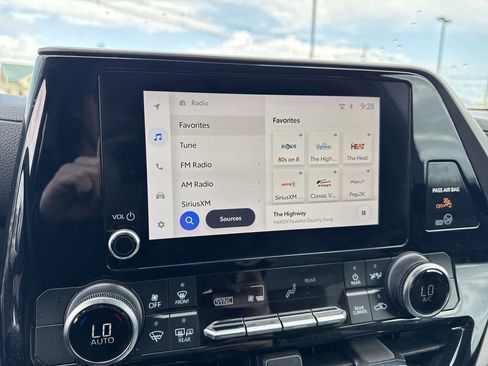 Used 2023 Toyota Highlander LE image 16