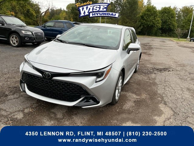 Used 2025 Toyota Corolla SE w/ SE Package FWD image 3