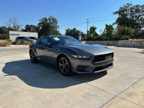 Used 2024 Ford Mustang EcoBoost image 7
