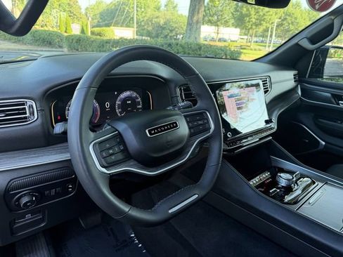 Used 2024 Jeep Wagoneer Series III AWD/4WD image 14