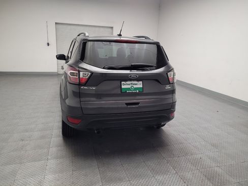 Used 2018 Ford Escape SE w/ SE Sport Appearance Package FWD image 6